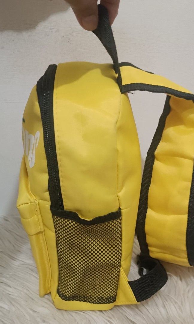 Children's Chest Bag (Category: Babies & Kids Fashion) located in Davao. Submitted by naxarugal (Listing ID 1465176272, Image 2). Description: ukay source issue: may name ng dating may Ari sa front size: length 6.1 inches width 2.6 inches height 10 inches.