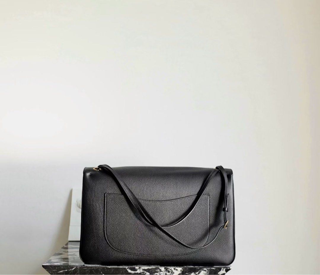 CH***L MAXI Black togo Leather with GHW (Category: Announcements) located in Pasig City. Submitted by wmsbags_2 (Listing ID 1465335455, Image 3). Description: ‼️VIP HANDMADE ‼️ ✅Perfect workmanship ✅Fully hand stitched ✅Fully handmade ✅Fine stamp & Code ✅100% Hardware materials structured ✅Real Leather ✅Complete Inclusion with Box We Accept❗️ 📌Credit Card 📌Cash Payment 📌Gcash or Bank transfer.