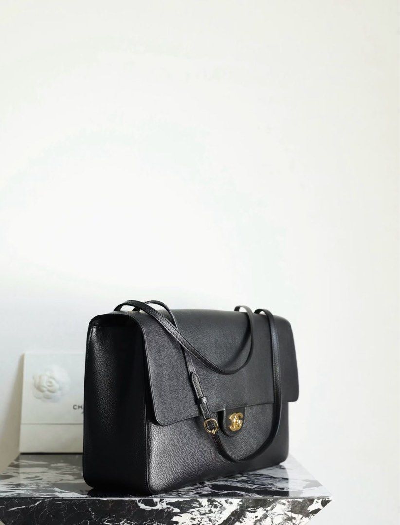 CH***L MAXI Black togo Leather with GHW (Category: Announcements) located in Pasig City. Submitted by wmsbags_2 (Listing ID 1465335455, Image 2). Description: ‼️VIP HANDMADE ‼️ ✅Perfect workmanship ✅Fully hand stitched ✅Fully handmade ✅Fine stamp & Code ✅100% Hardware materials structured ✅Real Leather ✅Complete Inclusion with Box We Accept❗️ 📌Credit Card 📌Cash Payment 📌Gcash or Bank transfer.