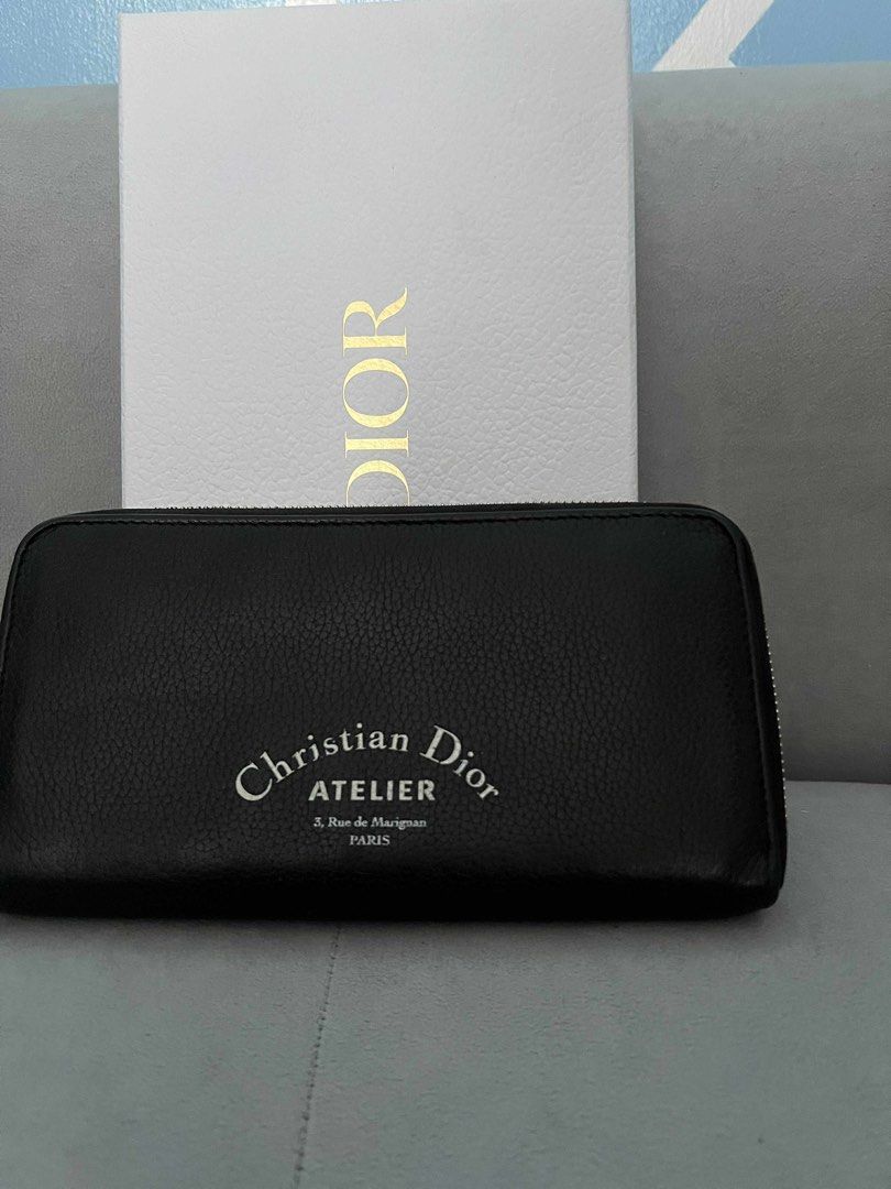 christian dior men's wallet (Category: Luxury Bags & Wallets) located in General Trias. Submitted by east10 (Listing ID 1465341830, Image 1). Description: Guaranteed Authentic 100%!! Inclusions: box.