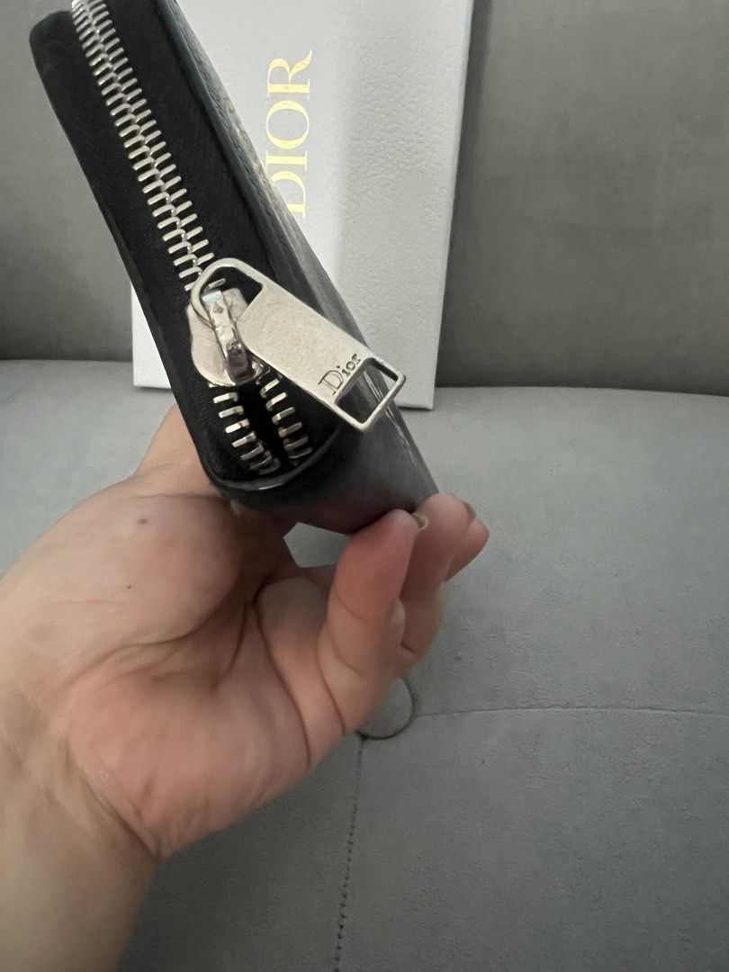 christian dior men's wallet (Category: Luxury Bags & Wallets) located in General Trias. Submitted by east10 (Listing ID 1465341830, Image 2). Description: Guaranteed Authentic 100%!! Inclusions: box.