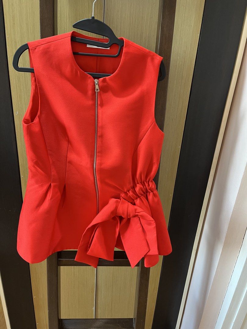 Christian Dior Sleeveless Top (Category: Sleeveless) located in Muntinlupa City. Submitted by jane226ph (Listing ID 1465206444, Image 1). Description: Brand New • Never Used Elegant and timeless piece Bright Red color With bow detail Fits Small to Medium Gifted / Extra Piece No occasion to use, so we’re letting it go. Original purchase details unavailable. Authenticity cannot be verified independently. Sold as-is .