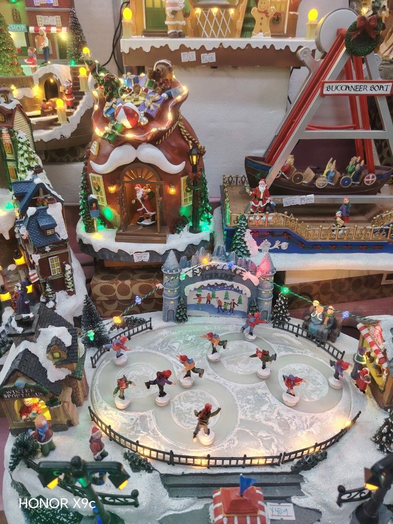 Christmas decorations display (Category: Figurines & Statues) located in Manila. Submitted by marvieobordo (Listing ID 1465183010, Image 2). Description: .