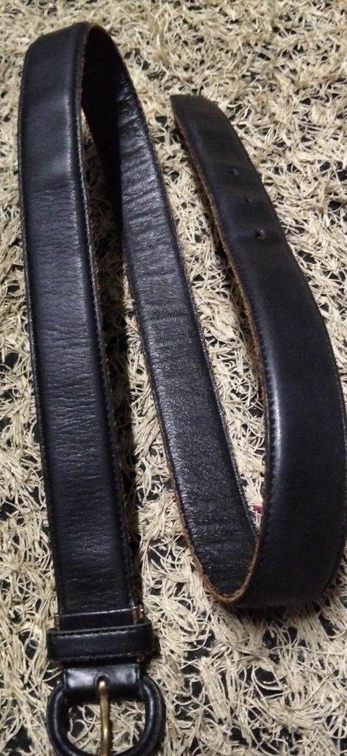 Classic black leather belt with round buckle (Category: Belts) located in Paranaque City. Submitted by michael-08 (Listing ID 1465206693, Image 2). Description: - Color: Classic black with visible texture - Buckle: Round leather-wrapped design with gold-tone metal prong - Details: Matching leather keeper loop and sturdy edge stitching - Fit: Multiple punched holes for adjustable sizing - Style: Versatile and sturdy, ideal for daily wear with jean