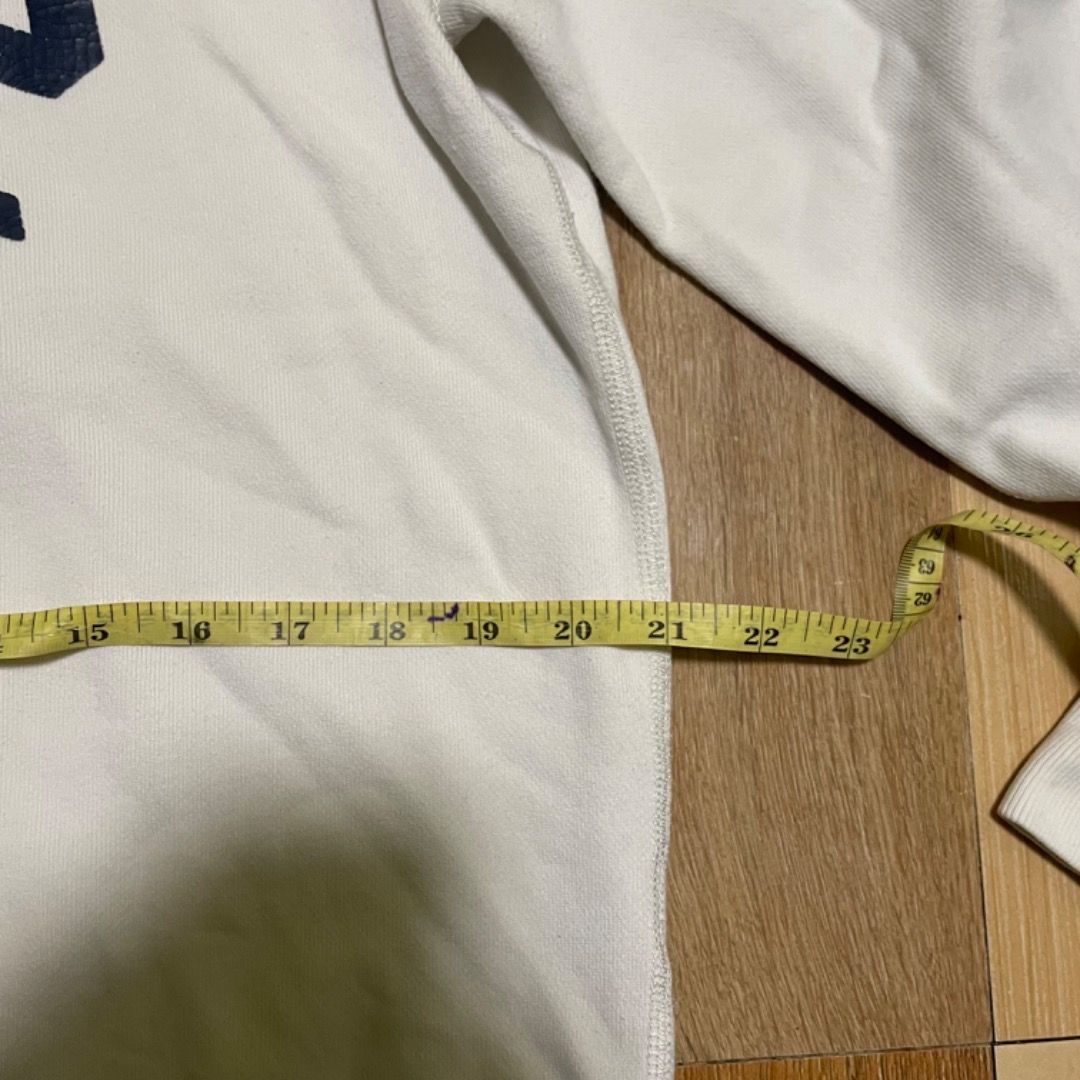 Classic Gap logo sweatshirt (Category: Coats, Jackets and Outerwear) located in Tacloban City. Submitted by revive_fits (Listing ID 1465231744, Image 3). Description: THRIFTED ITEM (OFF/LEGIT).