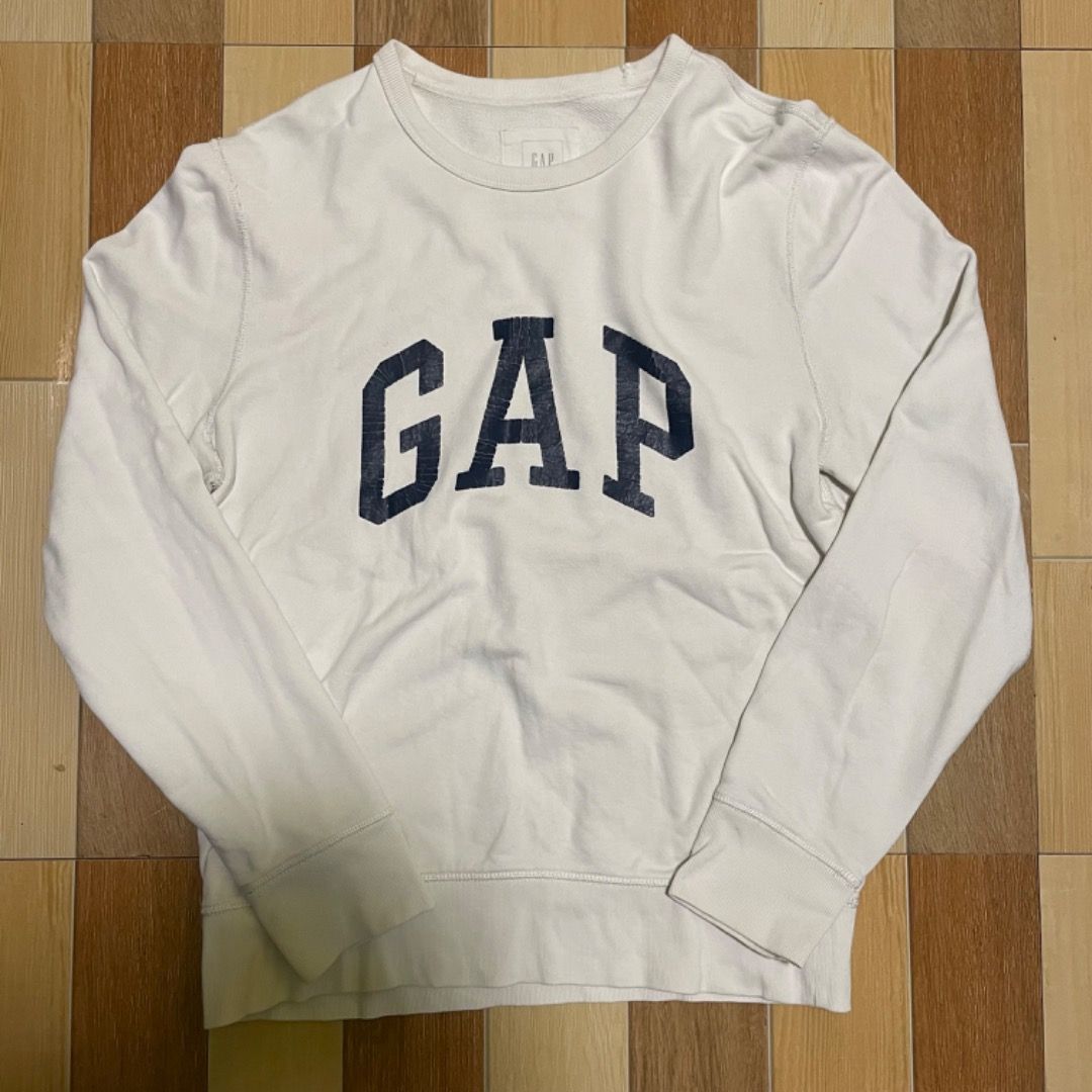 Classic Gap logo sweatshirt (Category: Coats, Jackets and Outerwear) located in Tacloban City. Submitted by revive_fits (Listing ID 1465231744, Image 1). Description: THRIFTED ITEM (OFF/LEGIT).