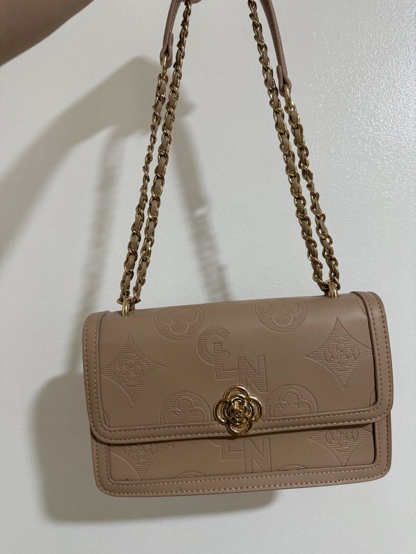 CLN Shoulder Bag (Category: Shoulder Bags) located in Manila. Submitted by miksii_. (Listing ID 1465272981, Image 3). Description: - Good as new - Good condition .
