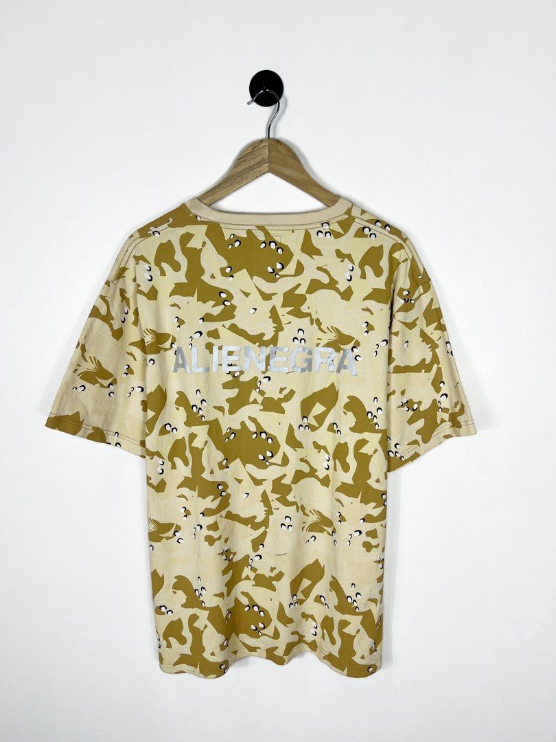 Clot x Aliengra Fabrics Camo Script Shirt (Category: Tshirts & Polo Shirts ) located in Bacolod City. Submitted by nodaysoff (Listing ID 1465184344, Image 2). Description: Clot x Aliengra Fabrics Camo Script Shirt - Authentic Measures:22x29 | Large Excellent condition Flaws: light stain ₱1,000.