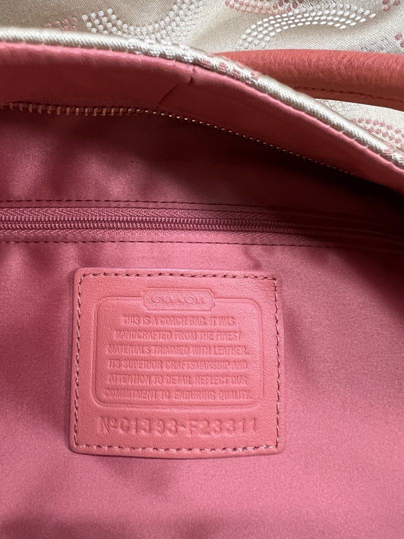 Coach Ashley Tote (Category: Luxury Bags & Wallets) located in Makati City. Submitted by heyitscess (Listing ID 1465201495, Image 3). Description: .