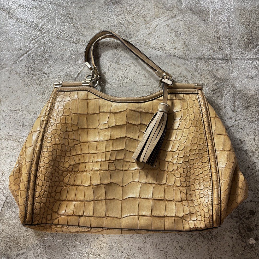 Coach Leather Crocodile skin hand bag (Category: Luxury Bags & Wallets) located in Caloocan City. Submitted by thrift.crcl (Listing ID 1465332657, Image 1). Description: Coach Leather Crocodile skin hand bag Good condition Size large Fix price.