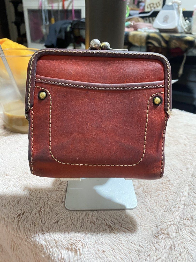 Coach Legacy Turnlock Wallet (Category: Wallets & Card holders) located in Muntinlupa City. Submitted by lovefrenzie (Listing ID 1465325426, Image 2). Description: With Flaws and sign of use please see photos Honest issue: Maluwag na kisslock kasi lumuwag nadin sa gilid ung bakal pero nasasara pdin. May mga rubs nadin ang leather outside and inside pero makpal ang leather kaya matibay and yung legacy na tela is malinis pa sa loob. Yung turnlock s
