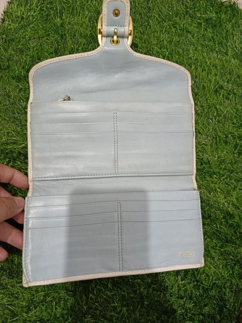 coach long trifold (Category: Luxury Bags & Wallets) located in Manticao. Submitted by jiachloeyana (Listing ID 1465340097, Image 3). Description: in good condition trifold wallet.