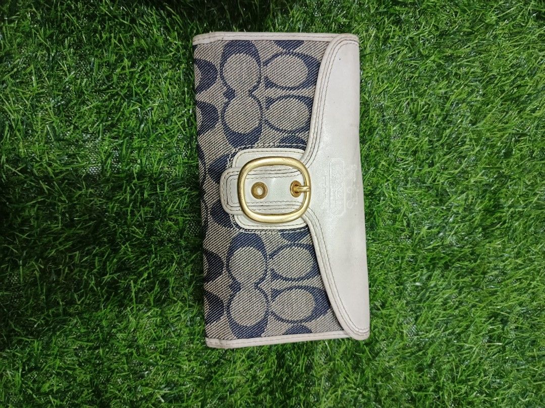coach long trifold (Category: Luxury Bags & Wallets) located in Manticao. Submitted by jiachloeyana (Listing ID 1465340097, Image 1). Description: in good condition trifold wallet.