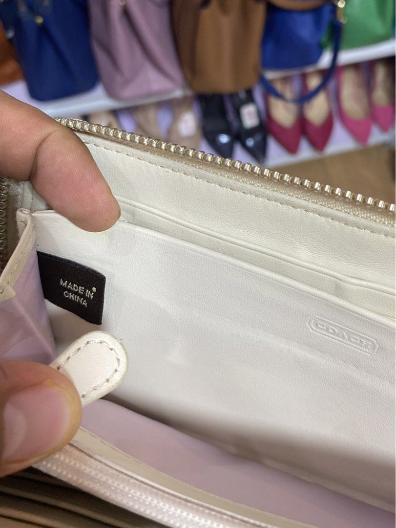 Coach Long Wallet (Category: Purses & Pouches) located in Davao. Submitted by workmensph (Listing ID 1465287432, Image 3). Description: Excellent Condition Need Wash only.