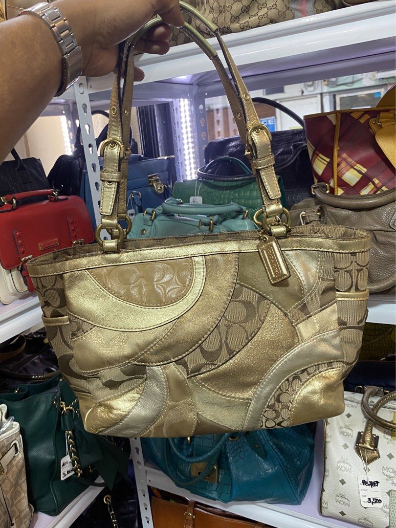 Coach Patchwork (Category: Luxury Bags & Wallets) located in Davao. Submitted by workmensph (Listing ID 1465287924, Image 1). Description: Coach Patchwork.