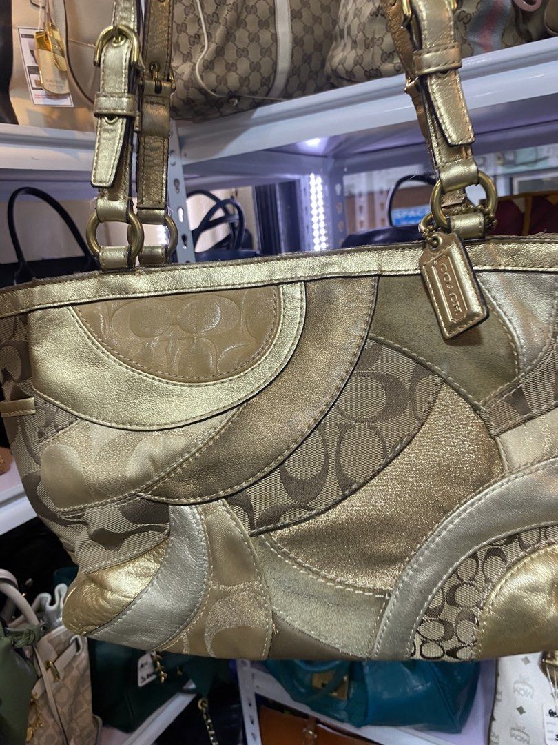 Coach Patchwork (Category: Luxury Bags & Wallets) located in Davao. Submitted by workmensph (Listing ID 1465287924, Image 3). Description: Coach Patchwork.