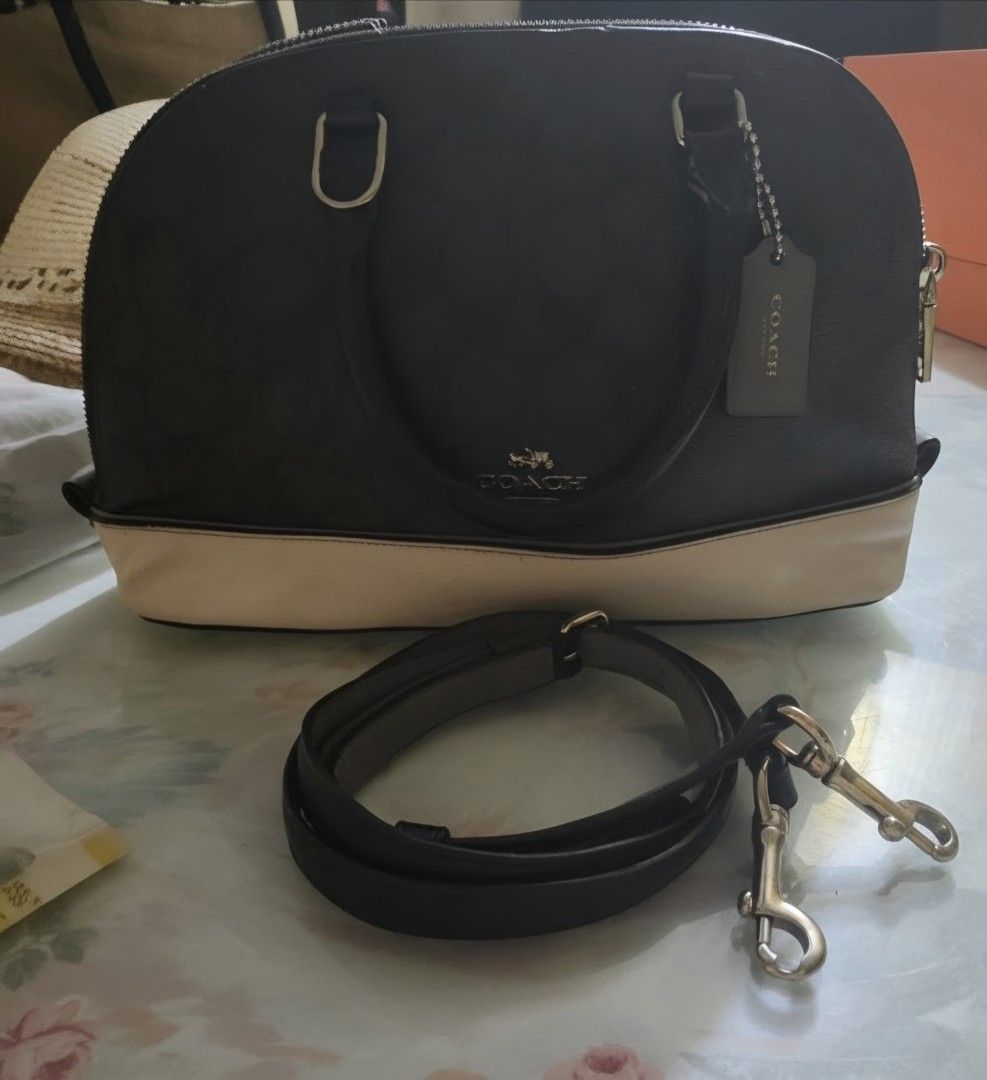 Coach Sierra (Category: Cross-body Bags) located in Talisay. Submitted by tinkerbellaaaa (Listing ID 1465215987, Image 1). Description: authentic ciach sierra.