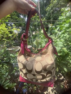 (Category: ) located in . Submitted by baglovers10 (Listing ID 1465197589, Image 1). Description: .