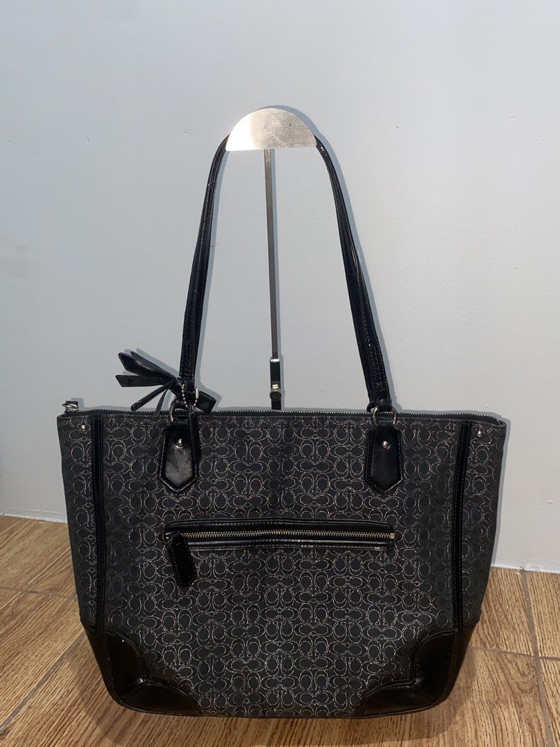 Coach Tote Bag (Category: Luxury Bags & Wallets) located in Davao. Submitted by ccfinds_ph (Listing ID 1464700247, Image 3). Description: Rank: B (Good / Vintage Condition) Condition: Structurally sound and holds its shape well with a gorgeous sheen on the signature op art jacquard fabric. It shows clear signs of previous wear typical for a vintage piece, primarily consisting of surface cracking on the patent leather trim/base and minor wear on t