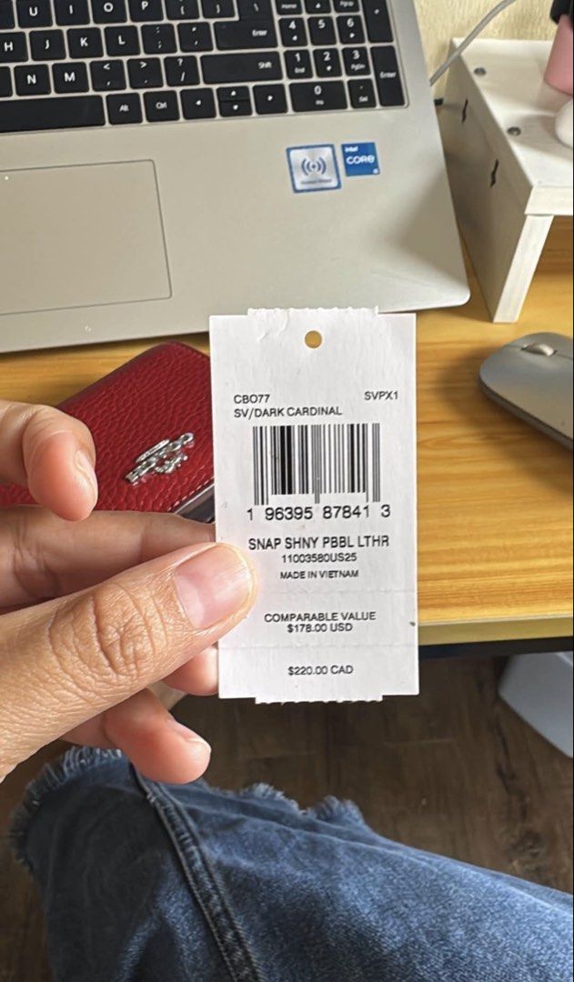 Coach Snap Wallet (Category: Wallets & Card holders) located in Binangonan. Submitted by kavf_ (Listing ID 1465228191, Image 2). Description: .