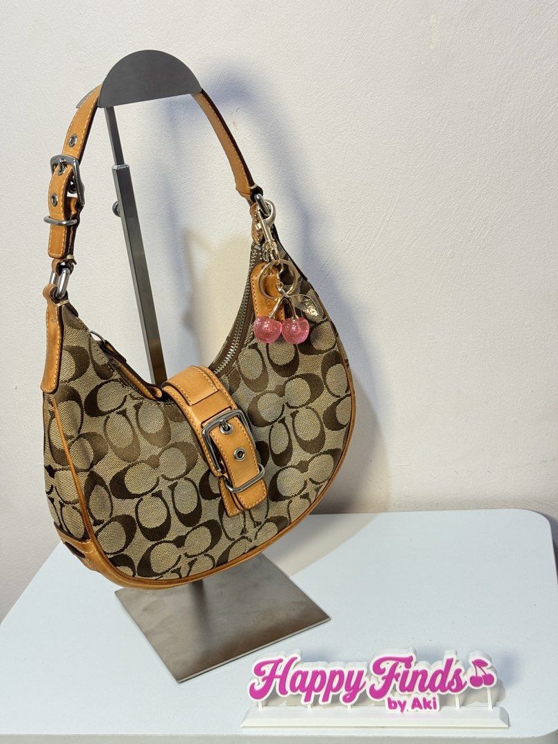Coach Soho Buckle Shoulder Bag (Category: Luxury Bags & Wallets) located in Manila. Submitted by happyfindsbyaki (Listing ID 1465191309, Image 3). Description: ୨୧ Coach Soho Buckle Shoulder Bag ୨୧ 🎀 DM to Mine ₊˚⊹ Condition: Rank AB⊹˚₊ ♡ Minimal signs of use ♡ Needs cleaning ♡ YKK zipper ♡Clean interior ♡Clean canvas no rubs 📍 Metro Manila, Las piñas city 𐙚 IG: @happyfinds.byaki 𐙚 FB: Happy Finds by Aki Accessories not included 🍒.