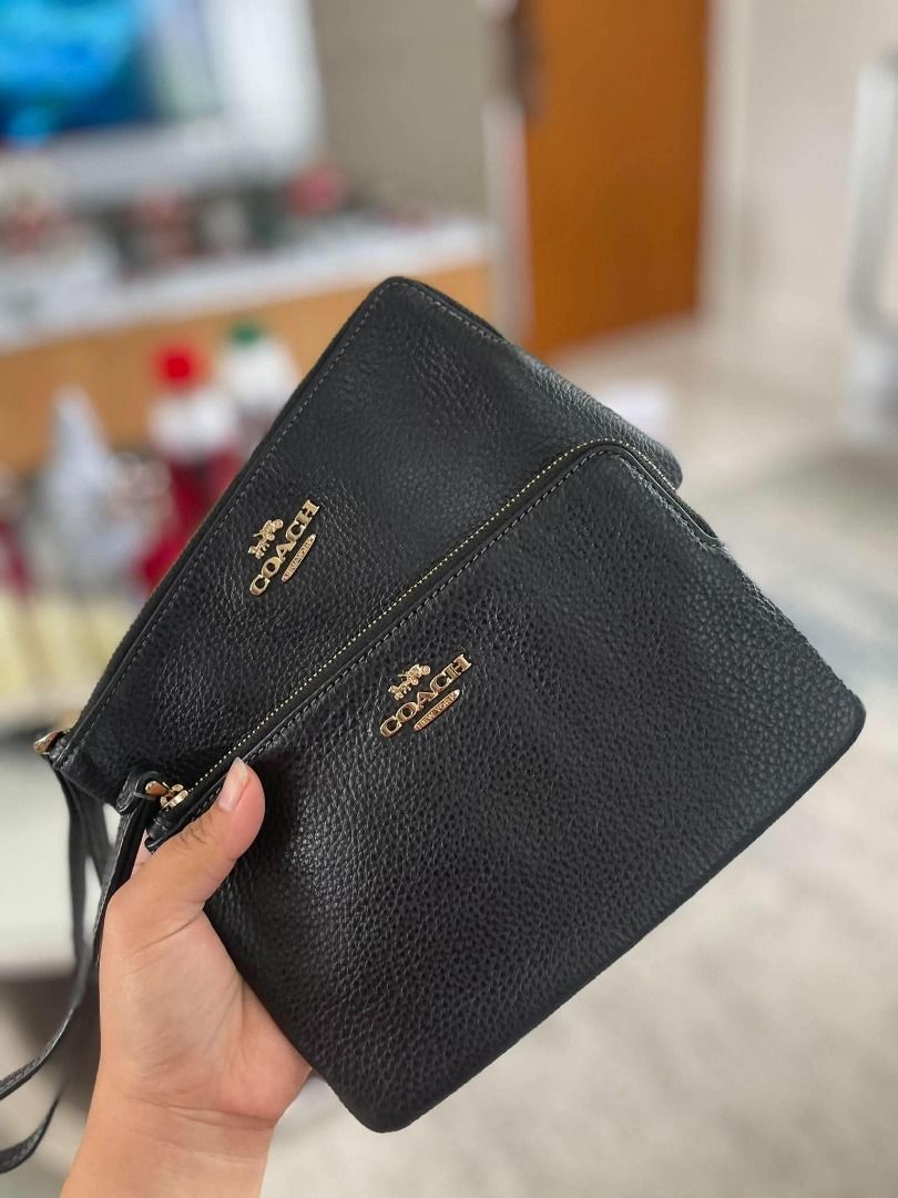 Coach Wristlet (Category: Wallets & Card holders) located in Rizal. Submitted by hiraya16 (Listing ID 1465314976, Image 1). Description: Onhand ready to ship + SF Lbc.