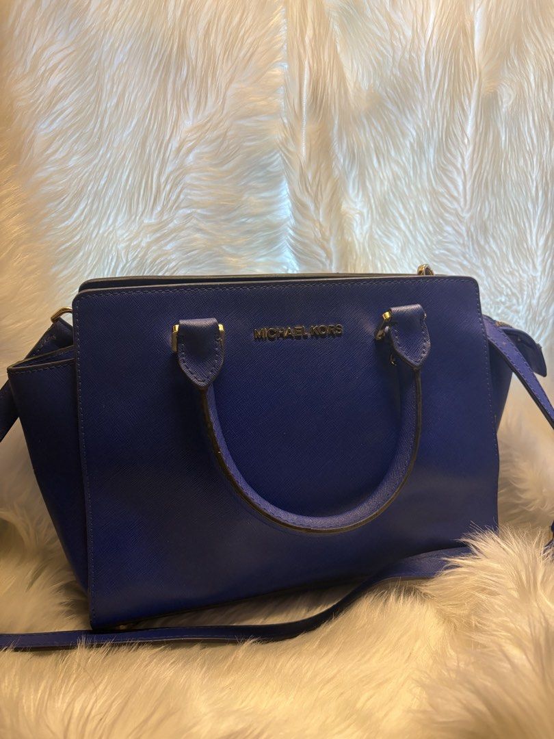 Coded 2 way bag super ganda pa as in (Category: Cross-body Bags) located in Davao. Submitted by emmanuelchuamellorin23 (Listing ID 1465193574, Image 2). Description: Mk Coded 2 way bag super ganda pa as in super kapal at bigat ready to use na..