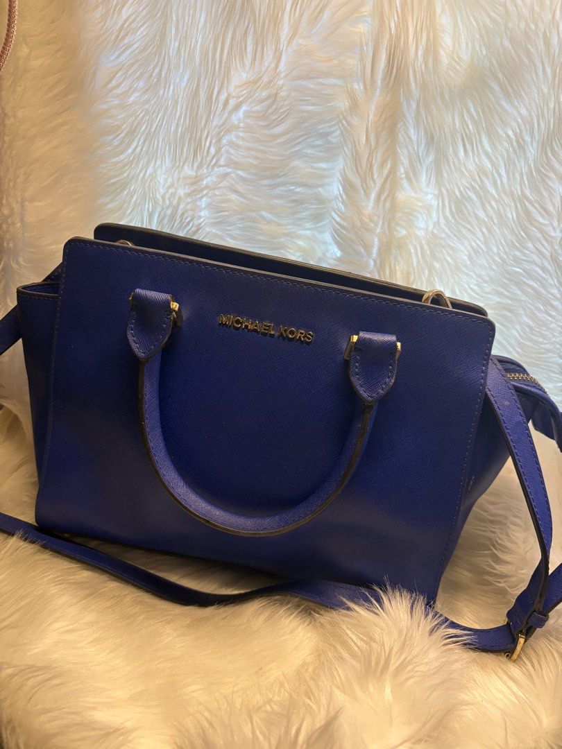 Coded 2 way bag super ganda pa as in (Category: Cross-body Bags) located in Davao. Submitted by emmanuelchuamellorin23 (Listing ID 1465193574, Image 1). Description: Mk Coded 2 way bag super ganda pa as in super kapal at bigat ready to use na..