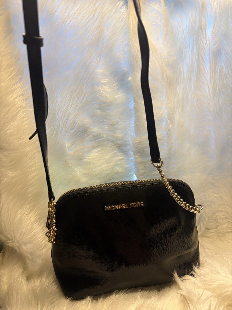 Coded bag super pretty inside and out (Category: Cross-body Bags) located in Davao. Submitted by emmanuelchuamellorin23 (Listing ID 1465193160, Image 3). Description: Mk coded sling bag semi med to med size super ganda inside and out. Makapal mabigat. Ready to use.