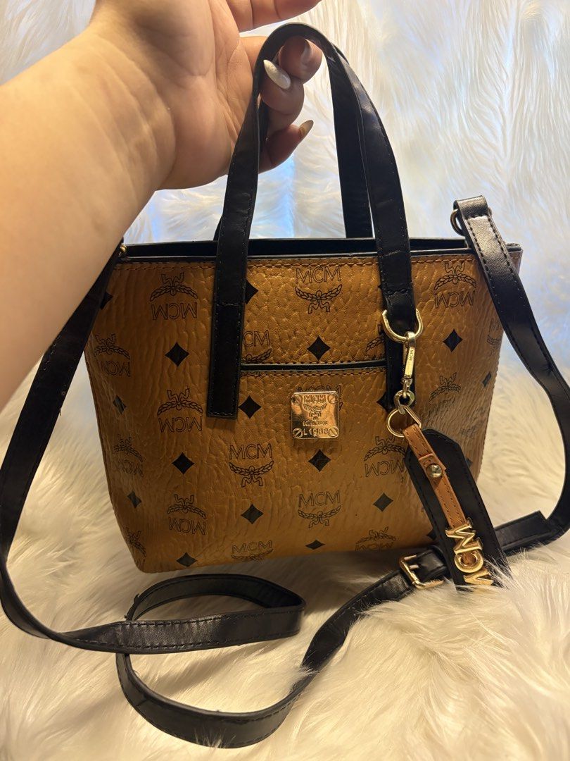 Coded mcm sling bag semi med (Category: Cross-body Bags) located in Davao. Submitted by emmanuelchuamellorin23 (Listing ID 1465195062, Image 3). Description: Coded mcm sling bag semi med super pretty makapal mabigat.