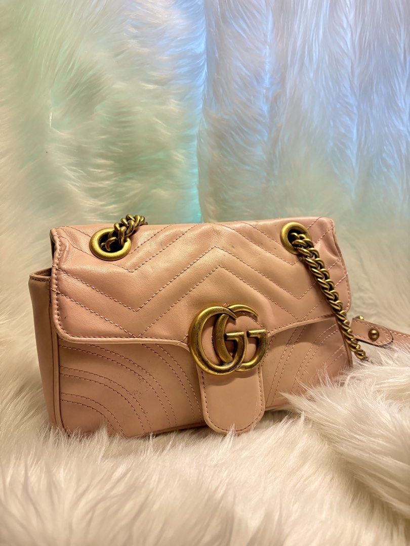 Coded sling bag (Category: Cross-body Bags) located in Davao. Submitted by emmanuelchuamellorin23 (Listing ID 1465192486, Image 2). Description: Coded bag may sign of usage na inside. Makapal mabigat..