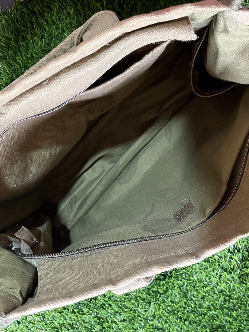 Coffee Bean 2025 Green Tote Bag (Category: Tote Bags) located in Quezon City. Submitted by notabbie (Listing ID 1465271849, Image 2). Description: 🌸 bag has been used a few times only 🌸 no flaws.