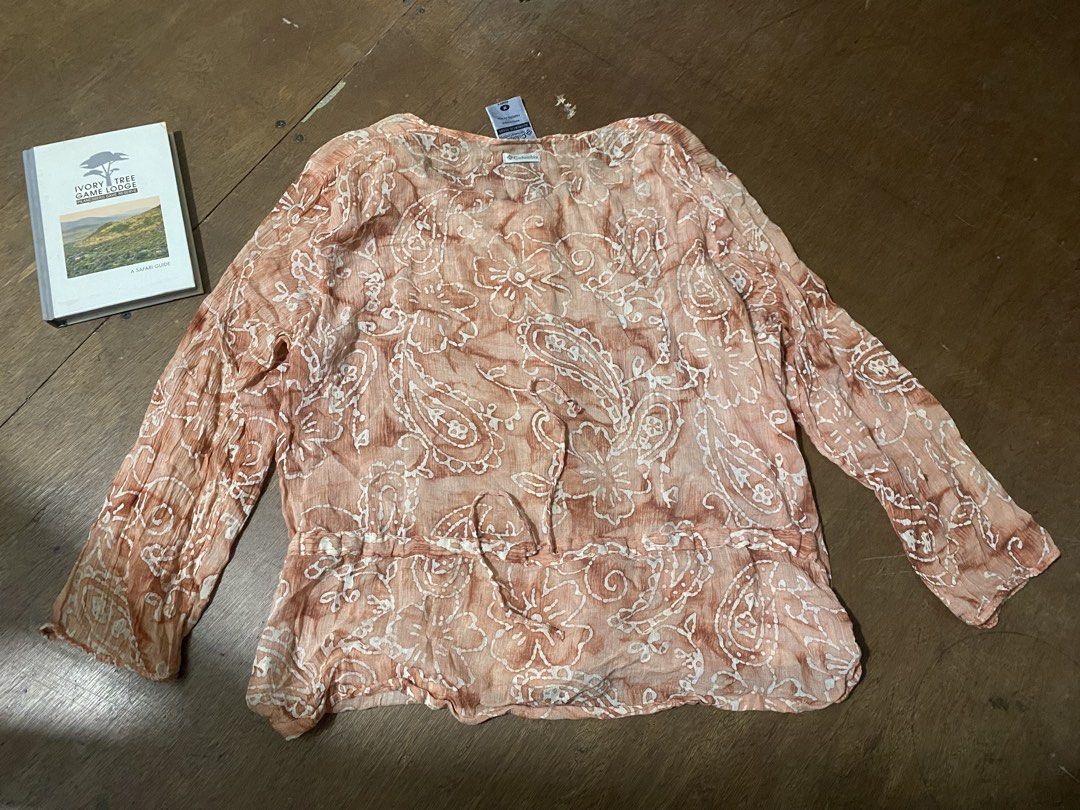 Columbia Blouse (Category: Blouses) located in Santa Rosa. Submitted by vicchamp (Listing ID 1465226238, Image 2). Description: .