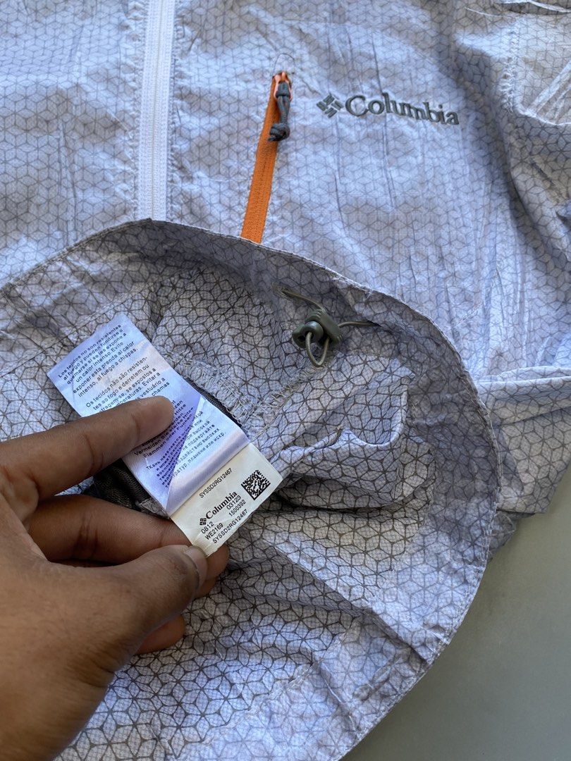 Columbia Omni-Shield Packable light Windbreaker (Category: Coats, Jackets and Outerwear) located in Lipa City. Submitted by local-drip-source (Listing ID 1465312103, Image 3). Description: .