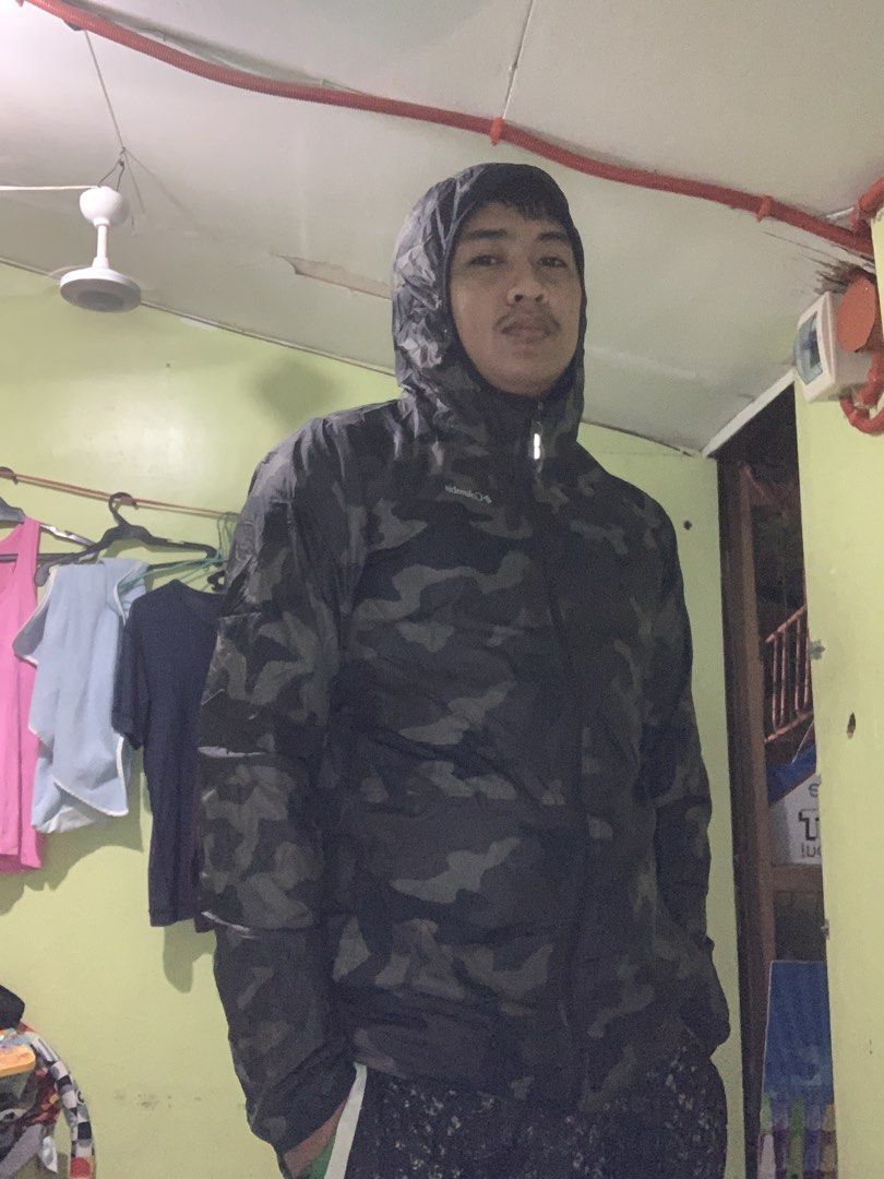 Columbia Reversible Hooded Jacket Black Camo (Category: Coats, Jackets and Outerwear) located in Alburquerque. Submitted by kentalicer (Listing ID 1465310202, Image 2). Description: Columbia hooded jacket. Reversible design with solid black on one side and dark camo pattern on the other. Full zip closure, long sleeves, attached hood. Lightweight material, easy to pack. Great everyday outerwear piece..