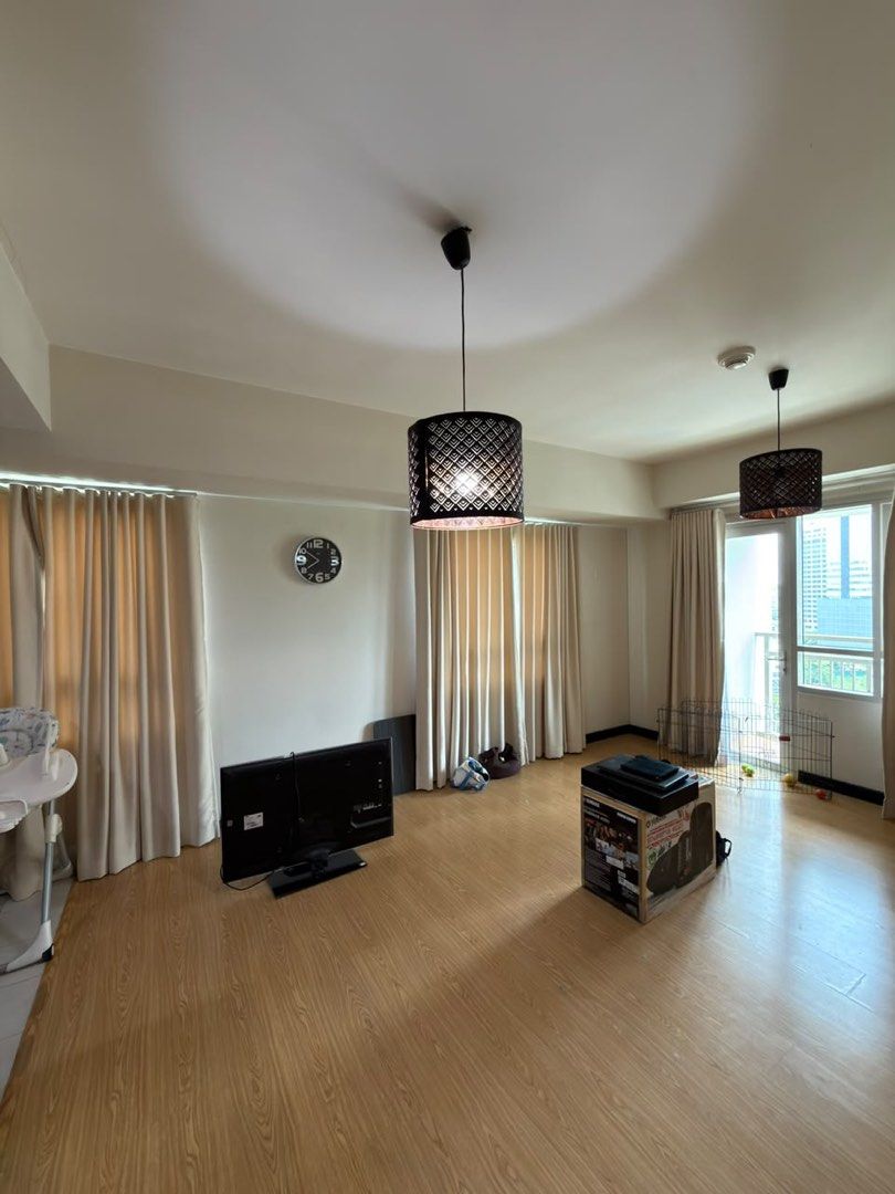 CONDO PULL-OUT ITEMS FOR SALE 🏠✨ (Category: Lighting) located in Caloocan City. Submitted by b3asty_0323 (Listing ID 1465179442, Image 3). Description: Decluttering and selling condo pull-out items—perfect for those furnishing a home, condo, apartment, or rental unit! Elegant black woven pendant lights with a unique design—perfect for living rooms, bedrooms, dining areas, condos, or cafés. 💡 ✔️ Good condition ✔️ Stylish & modern design ✔️ Creat