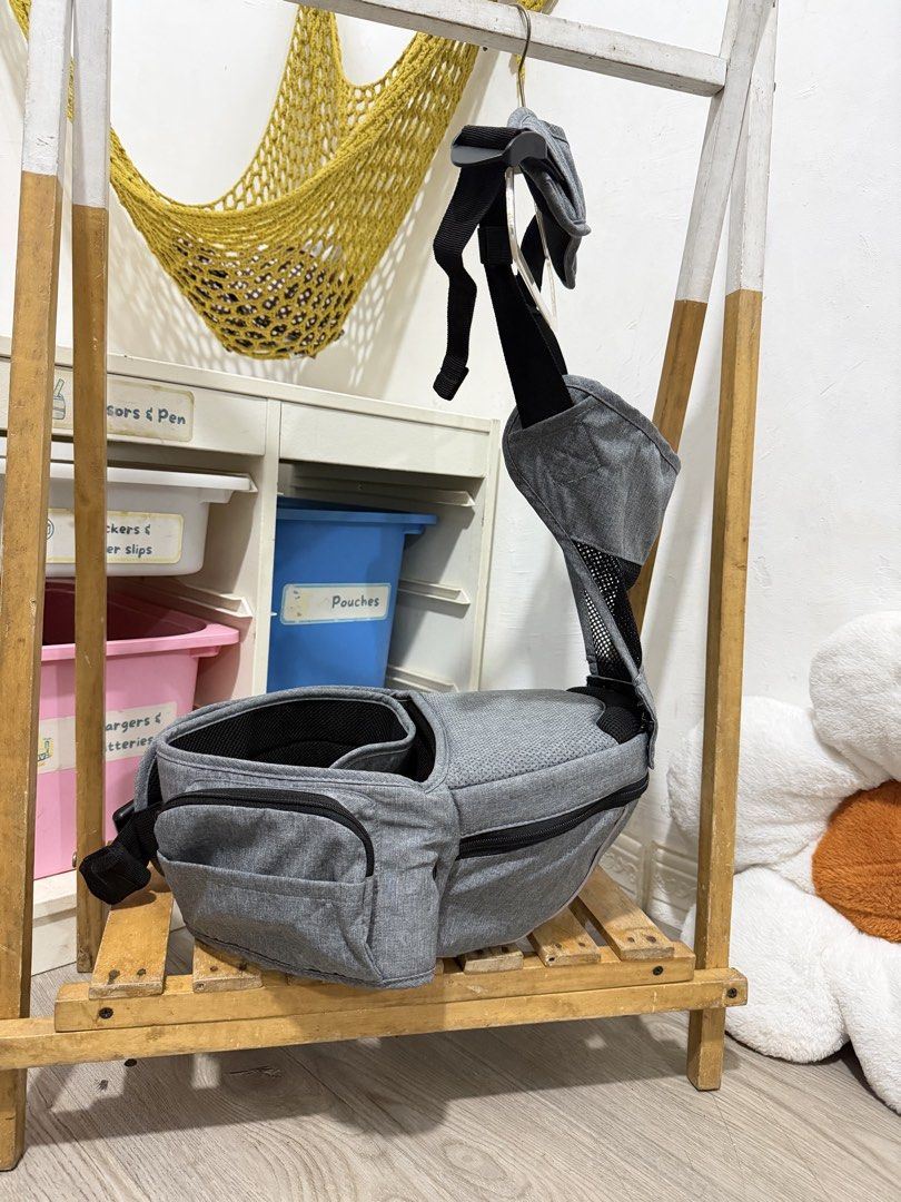 Coperta Hipseat Carrier (Category: Carriers & Slings) located in Santa Maria. Submitted by babyshowearph_official (Listing ID 1465178444, Image 2). Description: .