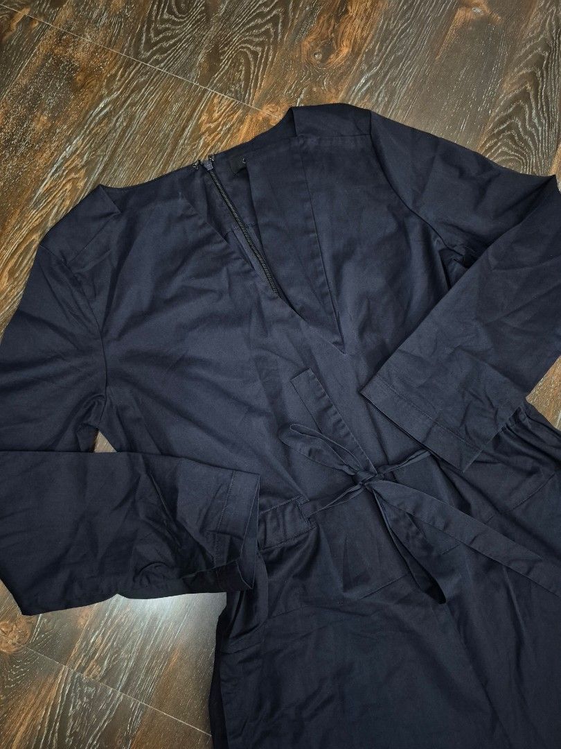 COS Jumpsuit (Category: Jumpsuits) located in Santa Cruz. Submitted by deenem (Listing ID 1465220319, Image 3). Description: Size 36 on Tag Bust: 19(38) Lenght: 52.