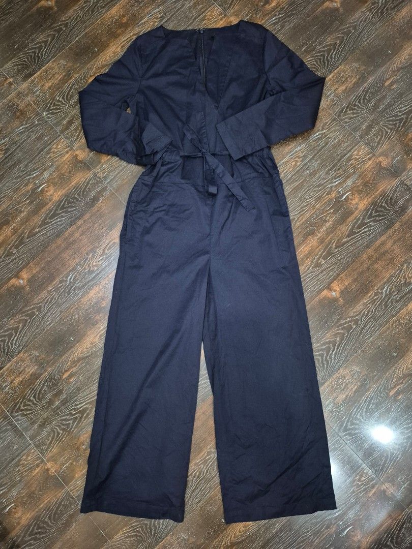 COS Jumpsuit (Category: Jumpsuits) located in Santa Cruz. Submitted by deenem (Listing ID 1465220319, Image 2). Description: Size 36 on Tag Bust: 19(38) Lenght: 52.