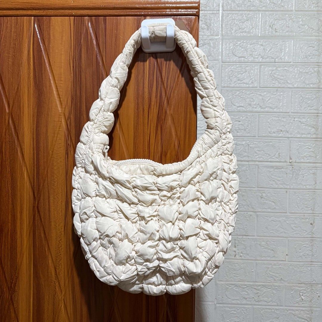COS shoulder bag (Category: Shoulder Bags) located in Alburquerque. Submitted by abj_thriftshop (Listing ID 1465344526, Image 2). Description: excellent og.