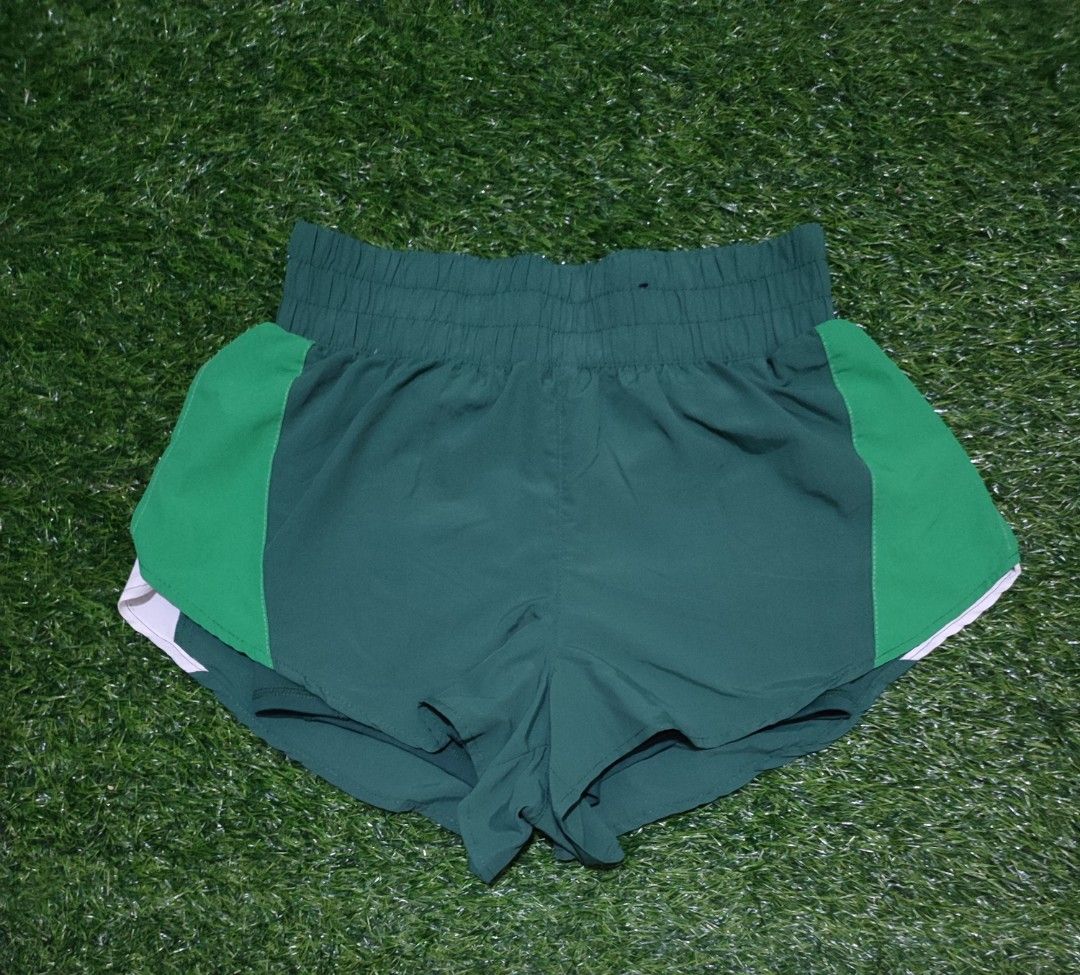 Cotton On Body Athletic short (Category: Activewear) located in Cebu City. Submitted by deadjay84 (Listing ID 1465312914, Image 1). Description: Cotton On Body Athletic short Size Small on tag Fits 26-28 In great condition Split type short with inner cycling Pls see photos for more details Cebu Loc Add shipping.