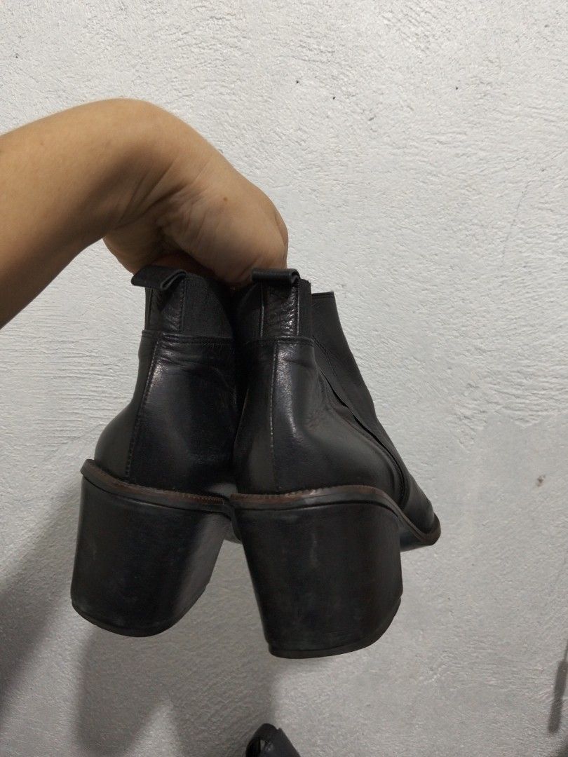 Cowboy Boots (Category: Babies & Kids Fashion) located in El Salvador. Submitted by francheskaukayukay (Listing ID 1465238075, Image 2). Description: size 21.5.
