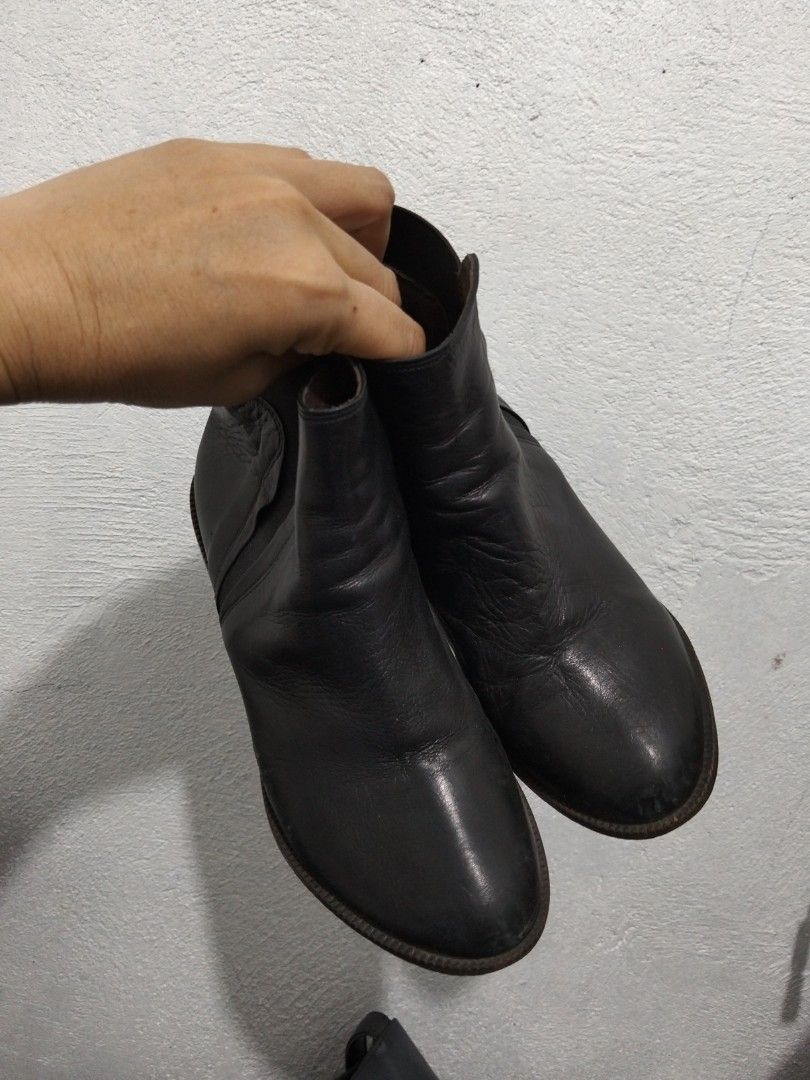Cowboy Boots (Category: Babies & Kids Fashion) located in El Salvador. Submitted by francheskaukayukay (Listing ID 1465238075, Image 3). Description: size 21.5.