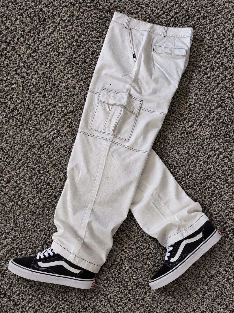 VANS Pants. (Category: Jeans) located in Manila. Submitted by livedolphin_68dee2 (Listing ID 1463481643, Image 1). Description: - Cream colored cargo pants - Wide leg fit - Contrast stitching detail - Two front pockets - Two cargo pockets on legs - Button and zip closure - Ideal for a casual streetwear style.