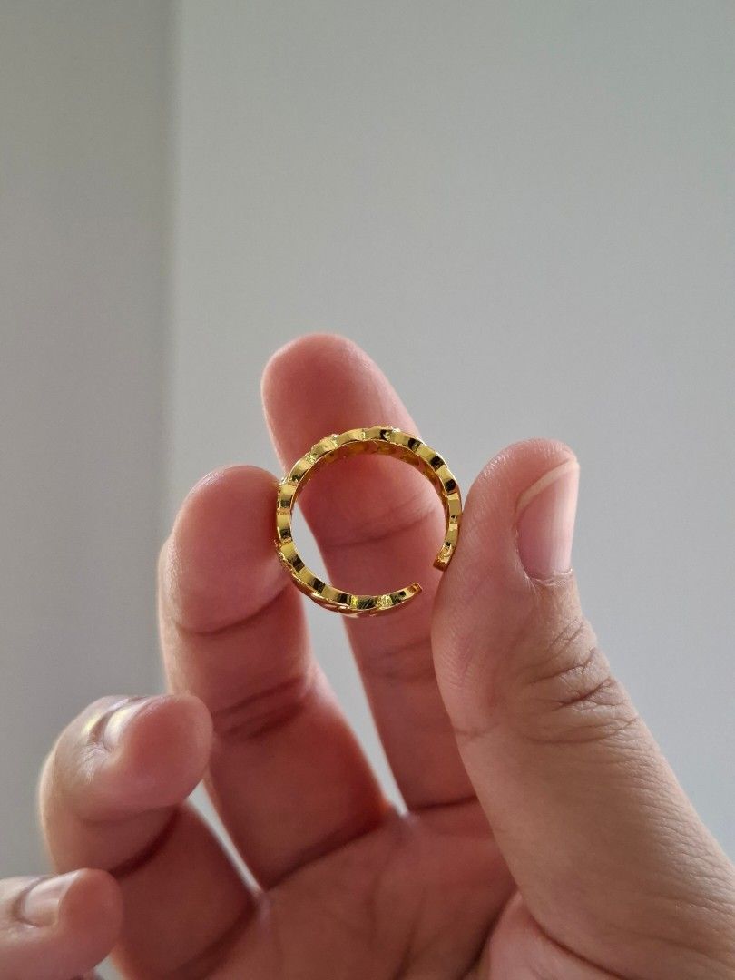 Crescent Moon with Alternating Stone Designs Gold Adjustable Ring (Category: Rings) located in Dasmarinas. Submitted by danabrie22 (Listing ID 1465227798, Image 2). Description: adjustable size 5 - 9 very well-made, excellent crafstmanship 10/10 condition brand new stainless steel & white-colored cubic zirconia stones made in Hongkong.
