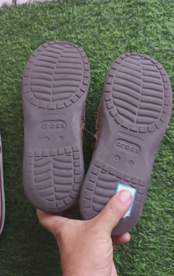 Crocs (Category: Shoe inserts & accessories) located in Tagum. Submitted by edmundopil44797 (Listing ID 1465321943, Image 3). Description: .