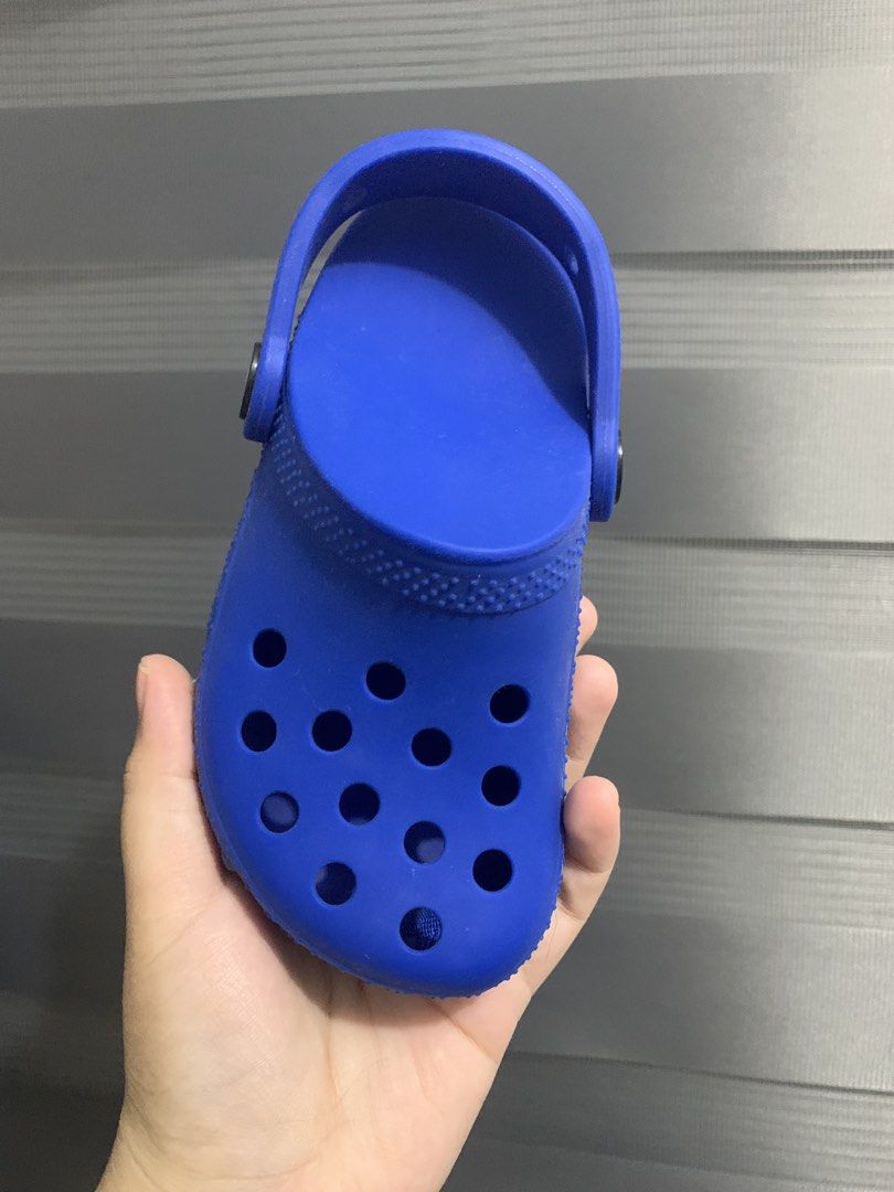 Crocs pouch/charm (Category: Purses & Pouches) located in Bacolod City. Submitted by mcstodio (Listing ID 1465270415, Image 1). Description: preloved auth like new.