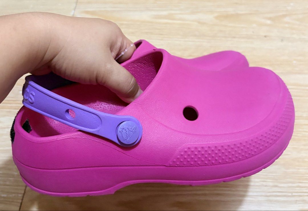 Crocs work clogs j3 w7 (Category: Flats & Sandals) located in Koronadal. Submitted by bulilitfam (Listing ID 1465379005, Image 2). Description: Ukaysource Crocs work clogs J3 Ksya upto size 7 Prang need to my socks rough sa loob Bago p .
