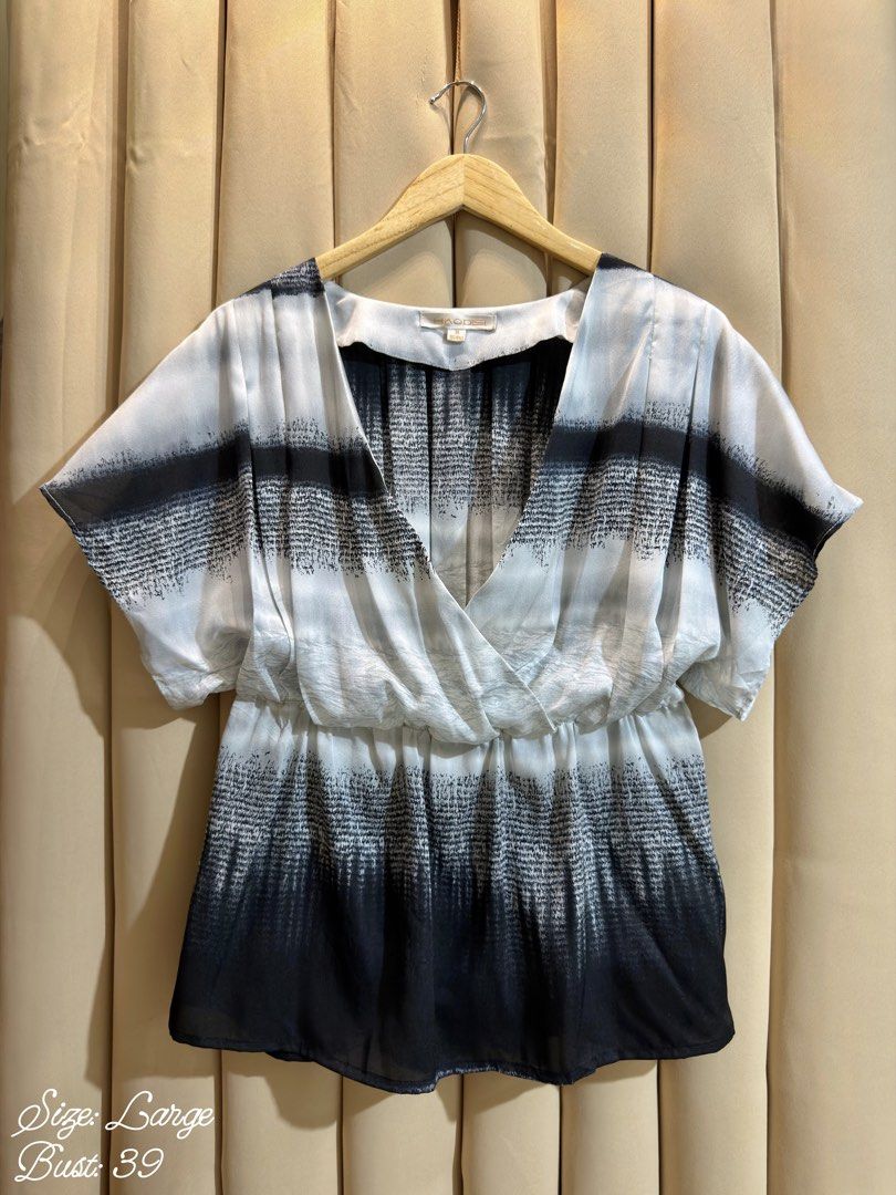 Crossover Blouse (Category: Blouses) located in Manila. Submitted by glamstylemnl (Listing ID 1465226133, Image 1). Description: ♡ SIZE: L ♡ BUST: 39 ♡ Swipe left to see the actual color & details ♡ deep v-neck / cinched waist ♡ HQ • 10/10 ♡ Ready to wear 👚.