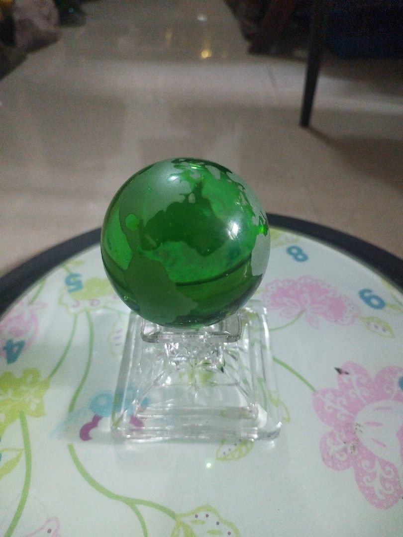 Crystal ball with stand (Category: Vintage Collectibles) located in San Rafael. Submitted by jflshoppe1989 (Listing ID 1465207116, Image 2). Description: .